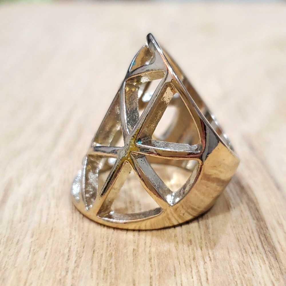 Gold geometric ring - Picture 3 of 4